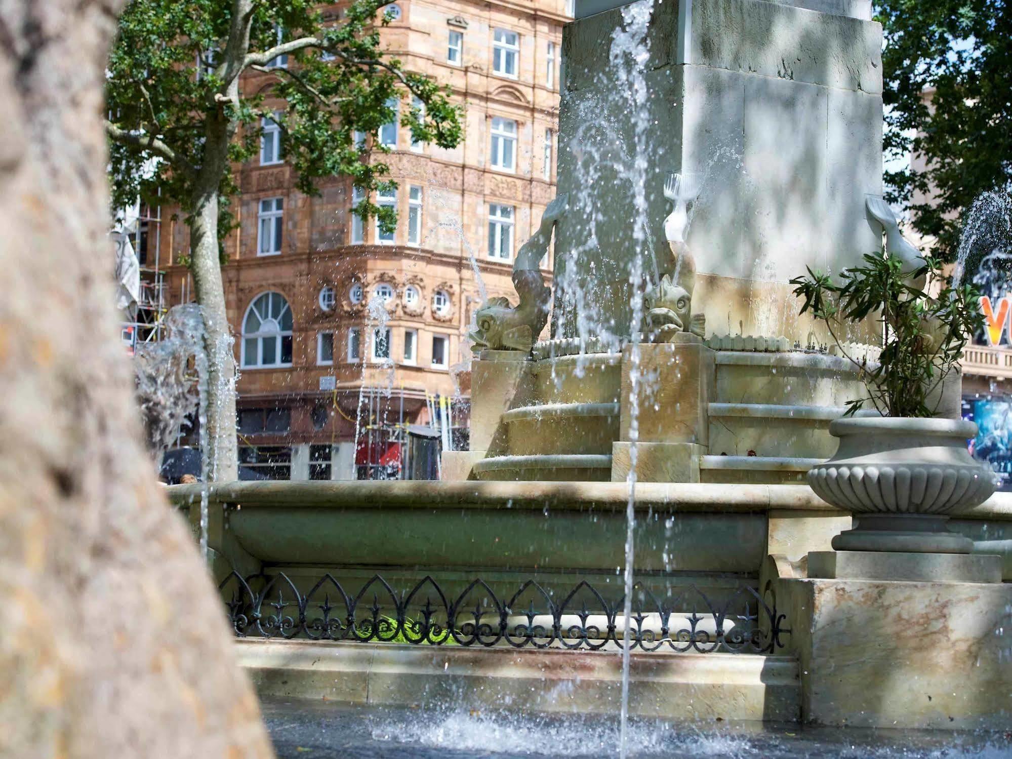 Victory House Leicester Square Hotel Londen